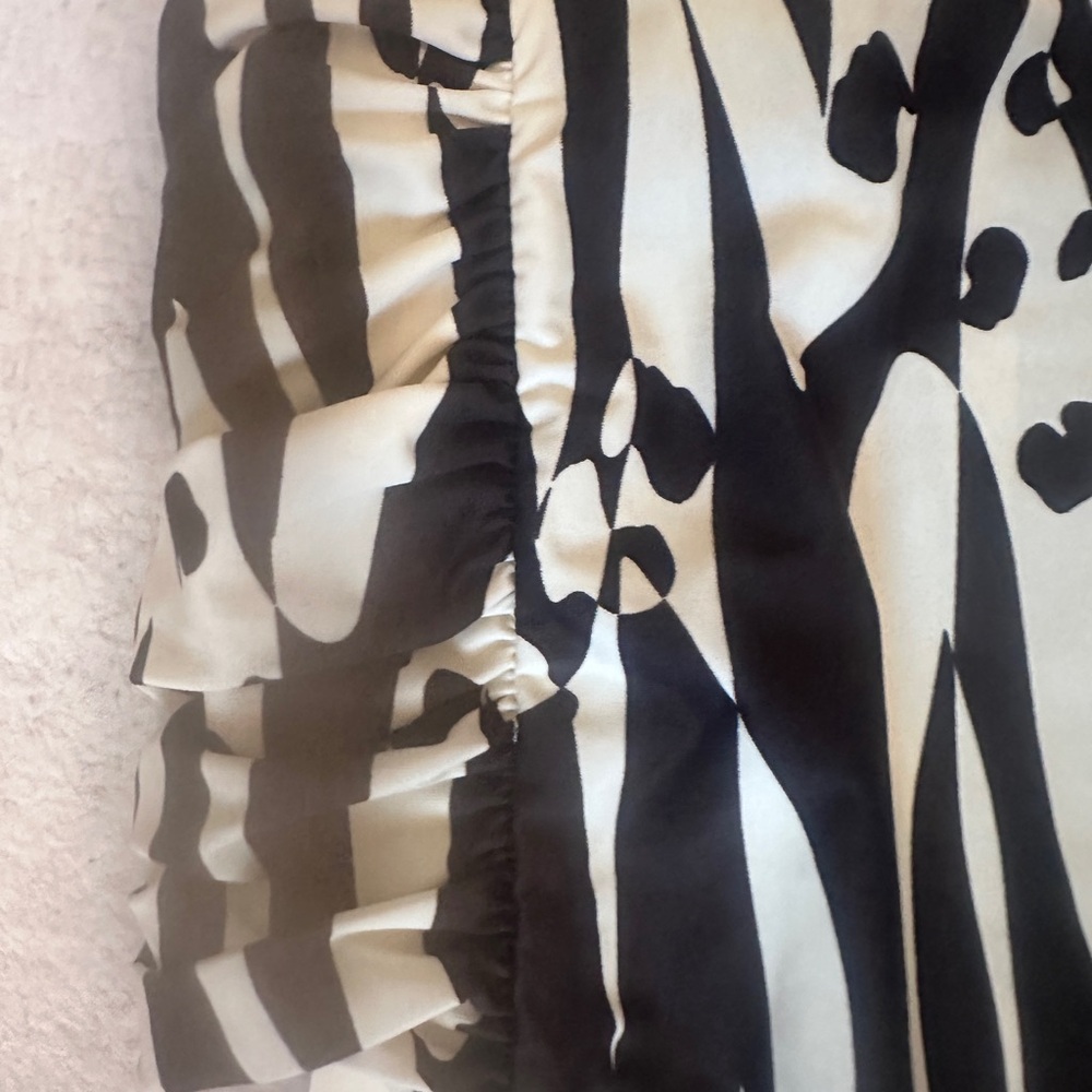 Stylish Black and White Women's Bikini Set - Picture 3 of 6